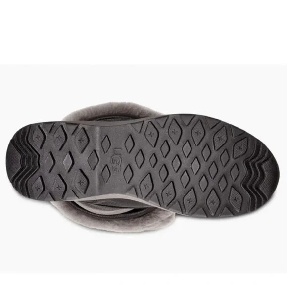 UGG - Adirondack Boot Tall III - 1095142 - Picture 6 of 15